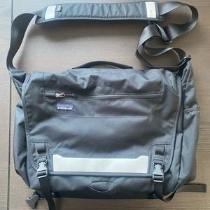 Patagonia lap top messenger bag